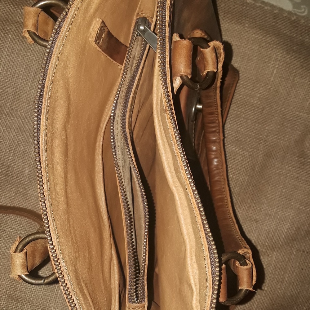 GENIUNE LEATHER  CROSSBODY BAG..TOBACCO